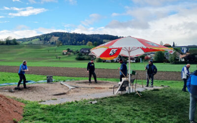 Bock, Nouss und Riess statt Sägemehl – es hiess Schwinger gegen Hornusser