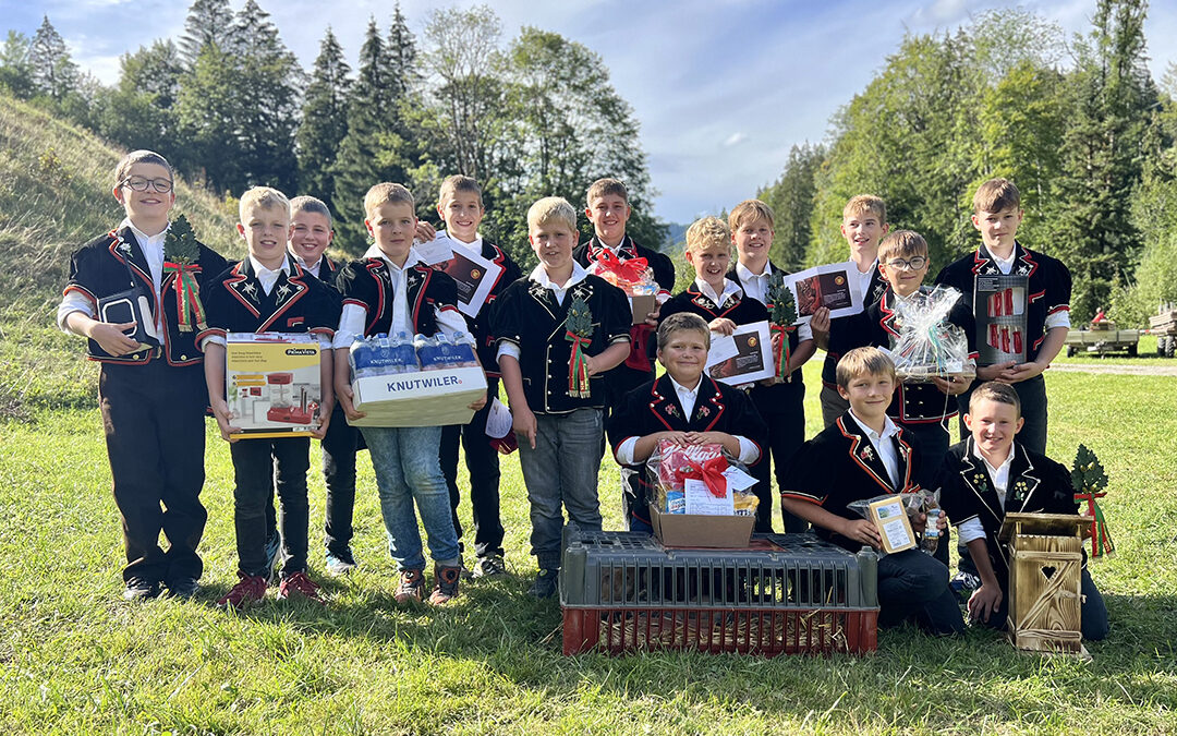 17 Jungschwinger, 6 Zweige und ein paar fehlende Vierteli am Jungschwingertag Kemmeriboden